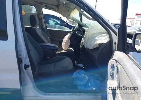 2004 Ford Escape Xlt from USA, damaged, VIN 1FMYU93194KB36990